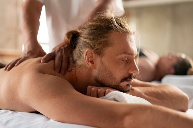 Jak masaż może wspomóc regenerację organizmu?