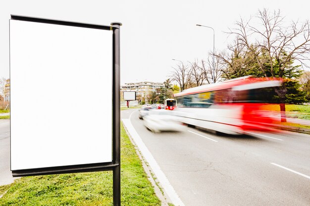 Skuteczne metody przyciągania klientów za pomocą reklamy outdoorowej